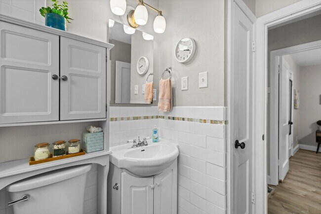 Building Photo - 6620-22 Wise Ave