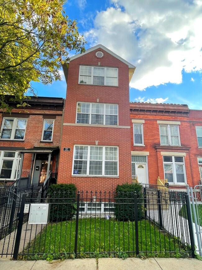 Primary Photo - 2427 W Grenshaw St