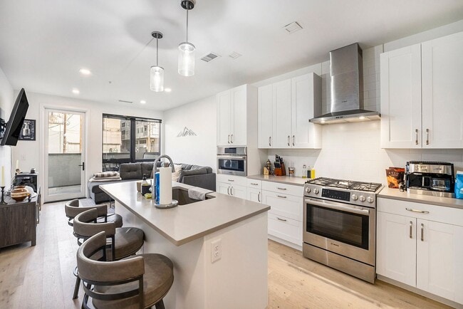 Building Photo - Beautiful Modern 1BR in Prime LoHi Locatio...