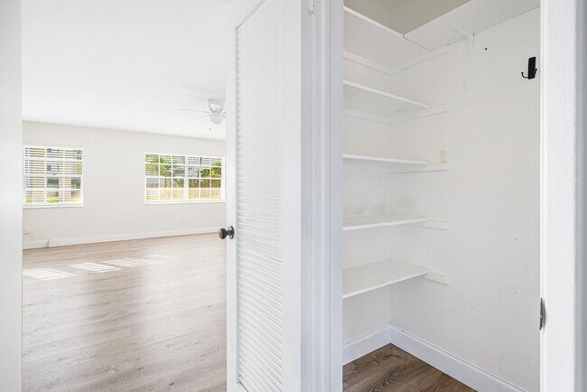 Building Photo - 2455 NE 51st St