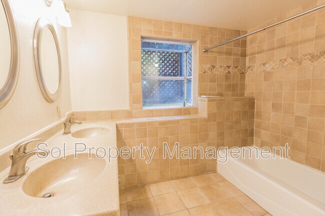 Building Photo - 153 Pine Ave