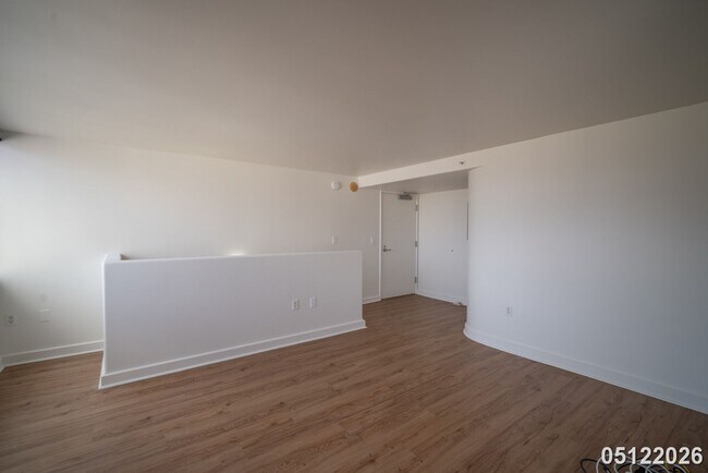 Building Photo - The Windsor, 1bd, 1.5ba, 1prking, Must See, Avail today!