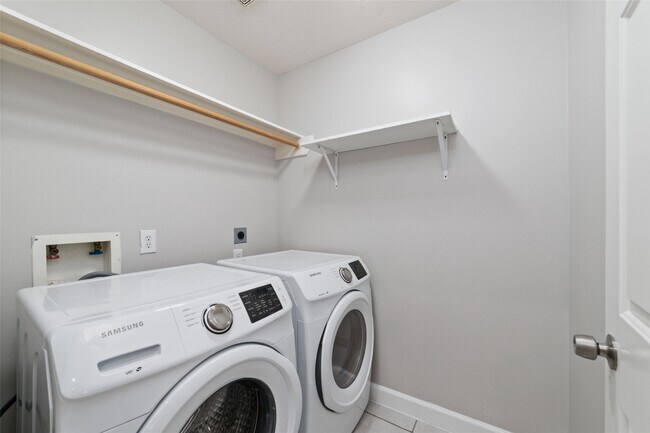 Building Photo - 8503 Ivanhoe Springs Dr