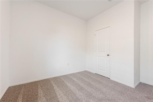 Building Photo - 5920 Eden Dr