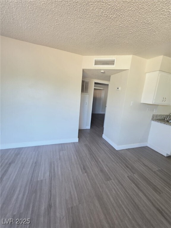 Building Photo - 1075 E Desert Inn Rd