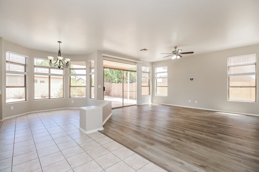 Building Photo - 1356 E Black Diamond Dr