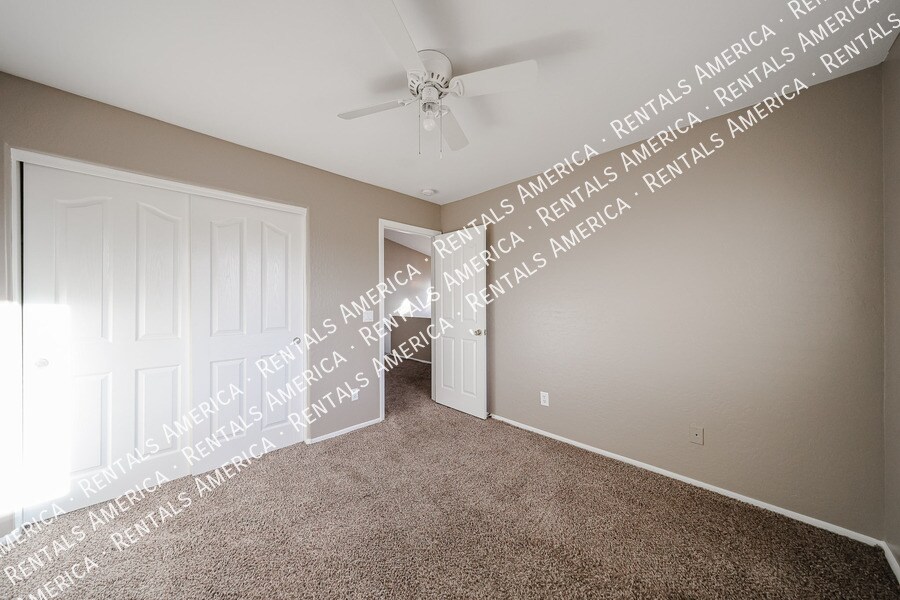 Building Photo - 3719 E Inverness Ave