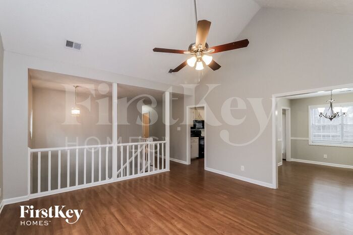 Building Photo - 2570 Paul Thomas Dr