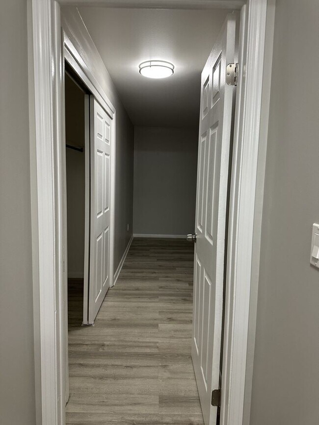 Building Photo - 840 SqFt 2 Bedroom Apartment