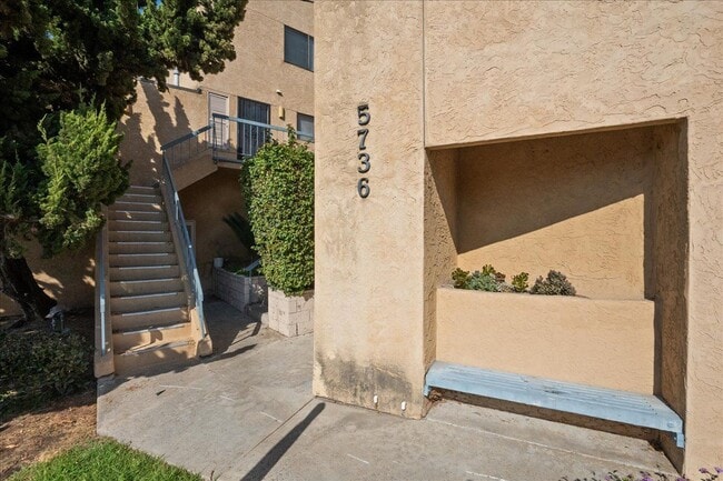 Primary Photo - 5736 Lauretta St
