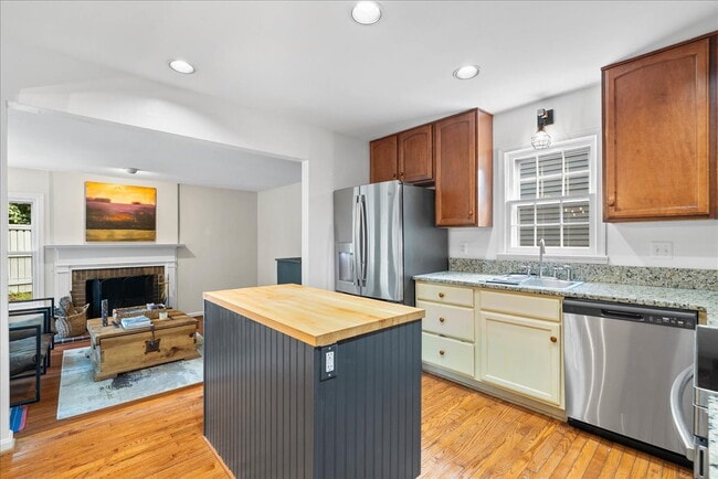 Building Photo - "Luxurious 3-Bed Retreat with Finished Bas...