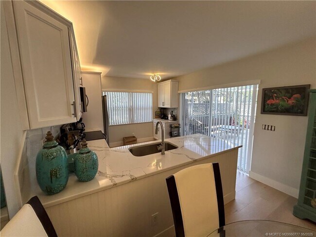 Building Photo - 2807 SW Lakemont Pl