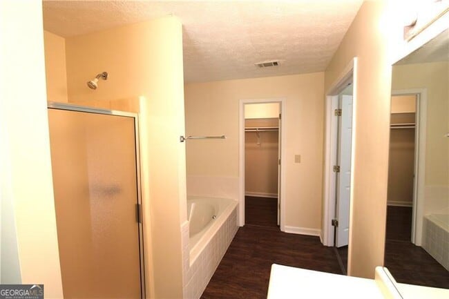 Building Photo - 2320 Ridgedale Dr SW