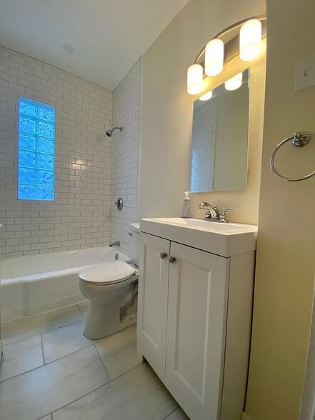 Building Photo - 840 South St