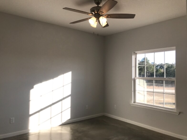Building Photo - 3621 Tanner Ln