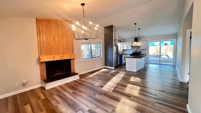 Building Photo - Stylish 2-Bed Carrboro Home with Private Patio