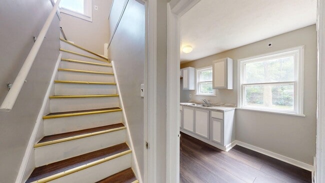 Building Photo - W.130th-Bellaire neighborhood, updated 3 b...