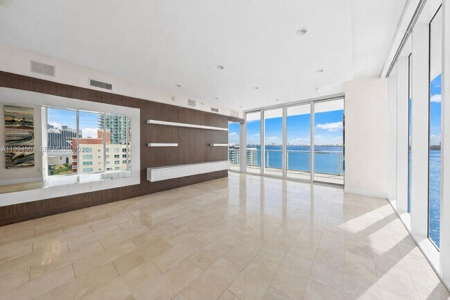 Building Photo - 2020 N Bayshore Dr