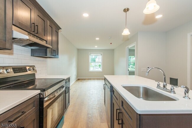 Building Photo - 39 Ledgewood Ave