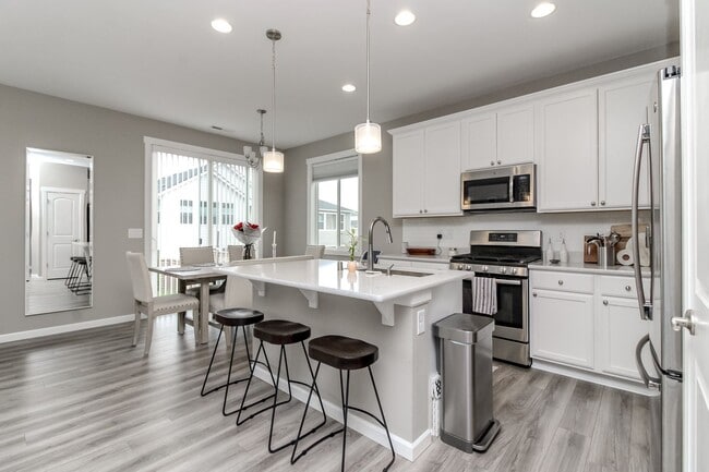 Building Photo - Beautiful 3 Bedroom 2.5 Bathroom Property