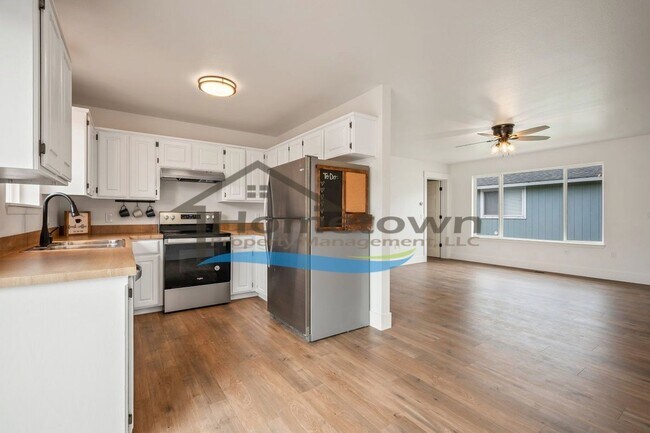 Building Photo - 1804 E Coeur D Alene Ave