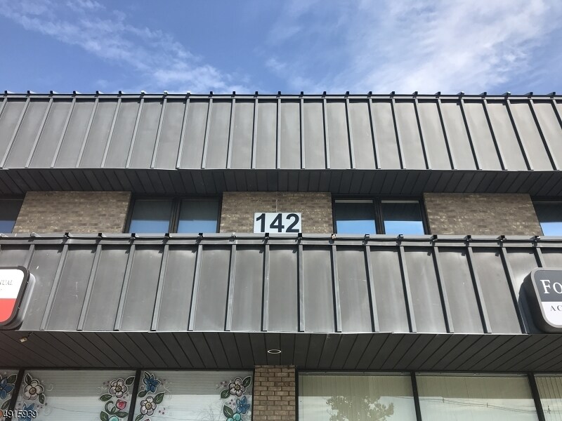 Building Photo - 142 Totowa Rd