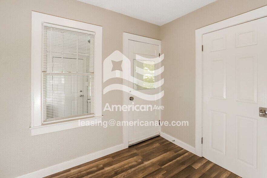 Building Photo - 4204 Monroe Ave