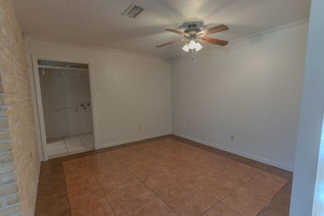 Building Photo - 9806 Cane Creek Dr