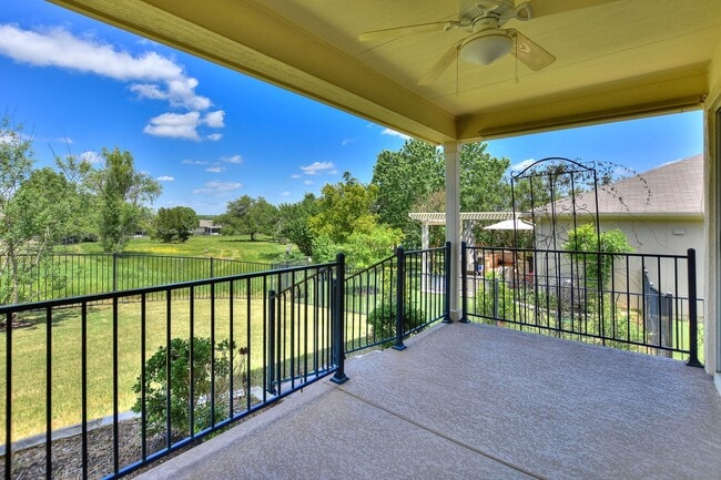 Building Photo - 305 Barrington Farm Ct