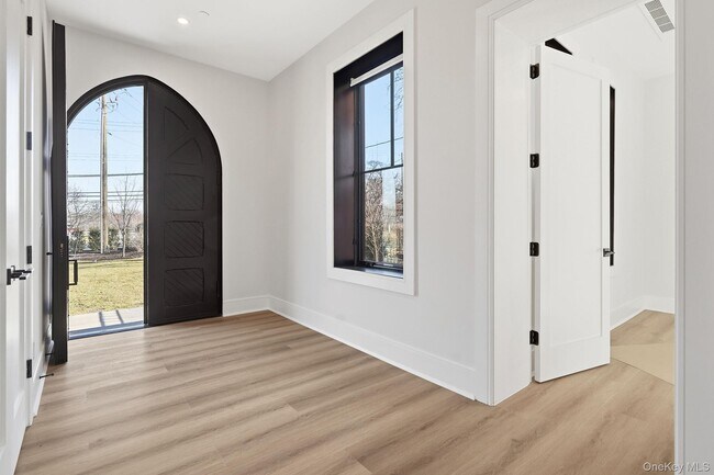 Building Photo - 34 Clinton Ave