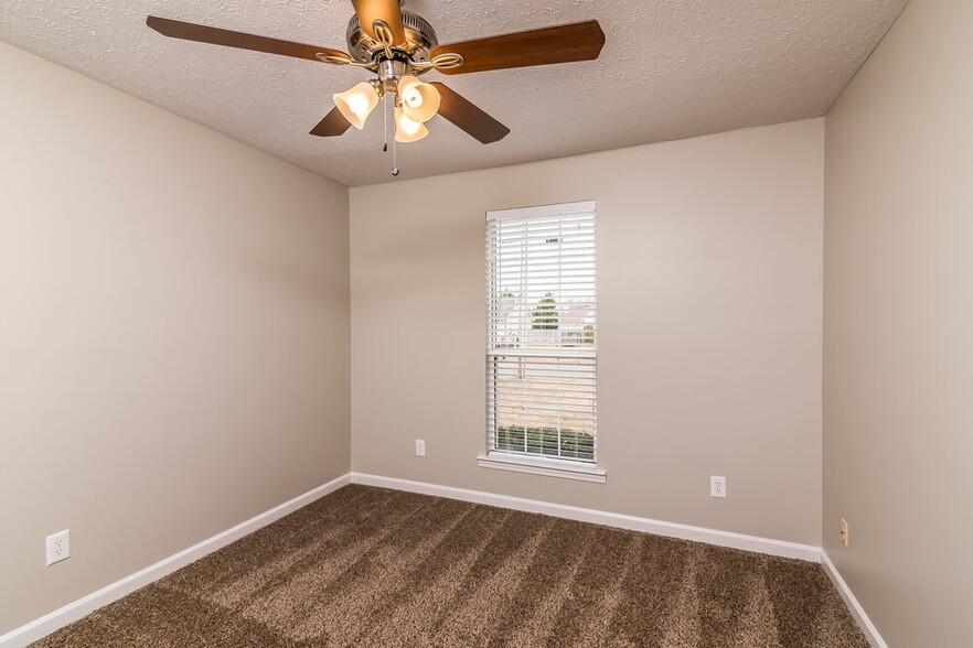 Building Photo - 319 Cypress Glen Dr