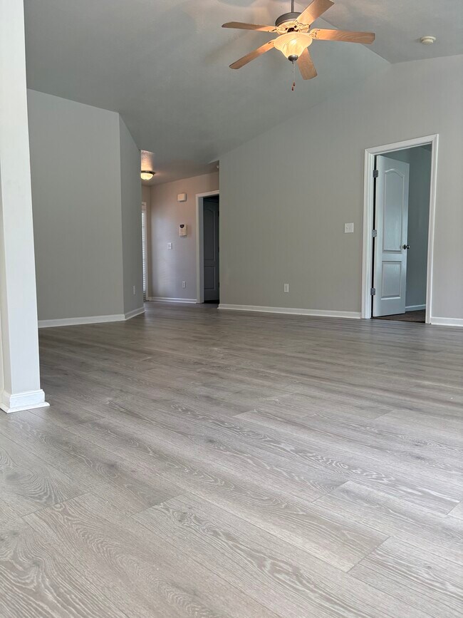 Building Photo - 1040 Tia Dr
