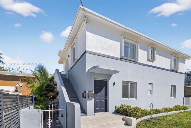 Building Photo - 1801 SW 5th St