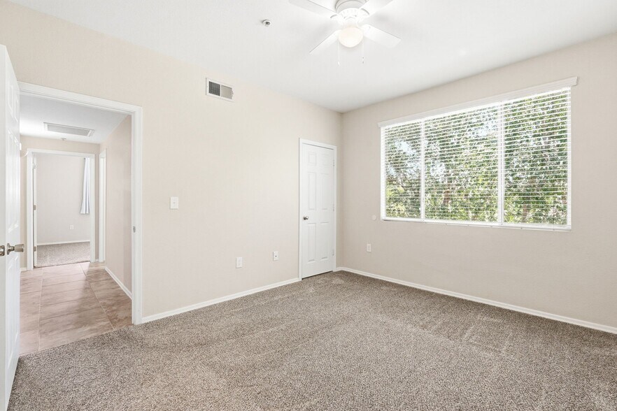 Building Photo - 5401 E Van Buren St