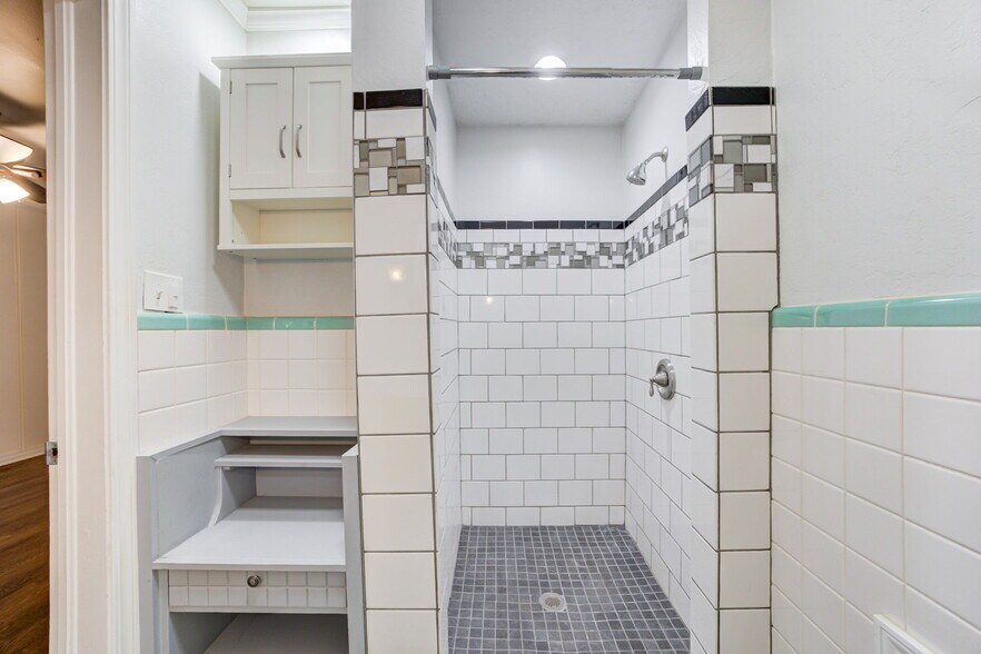 Building Photo - 4121 NW 20th St