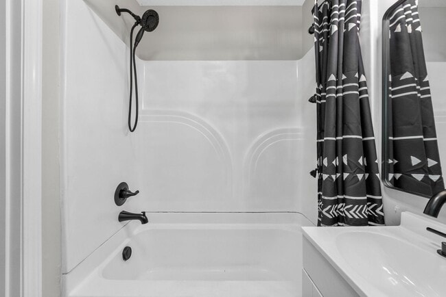 Building Photo - 515 9th St