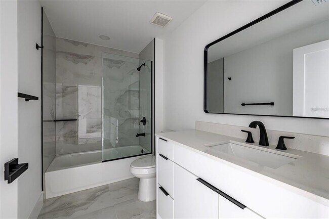 Building Photo - 2057 BARROSO