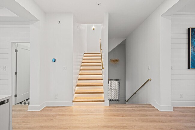 Building Photo - 20 St Francis Dr S