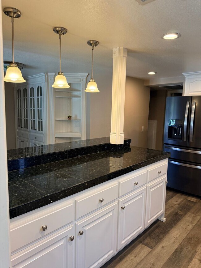 Building Photo - 4 Bedroom Pool House for rent in South Temecula