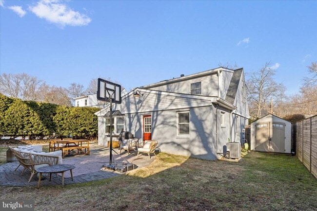 Building Photo - 10808 Hobson St