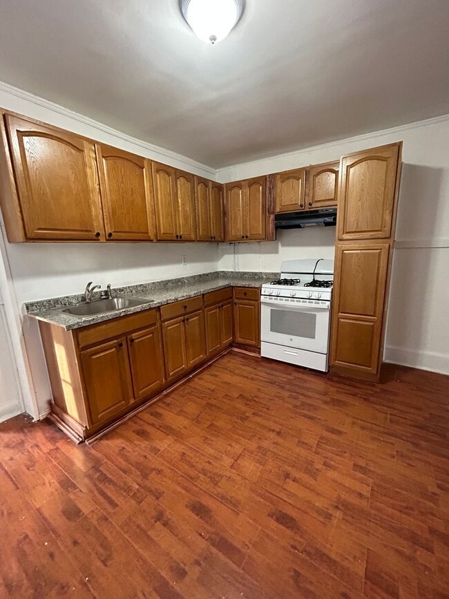 Building Photo - 35 Dexter St