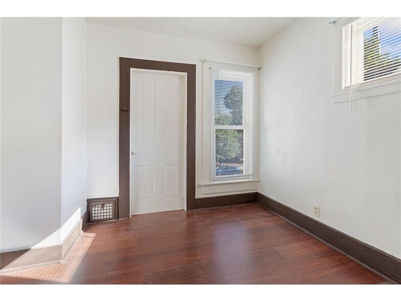 Building Photo - 525 8th Ave SE