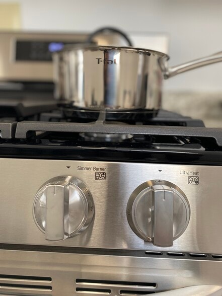 Building Photo - 1854 Hewitt Ave