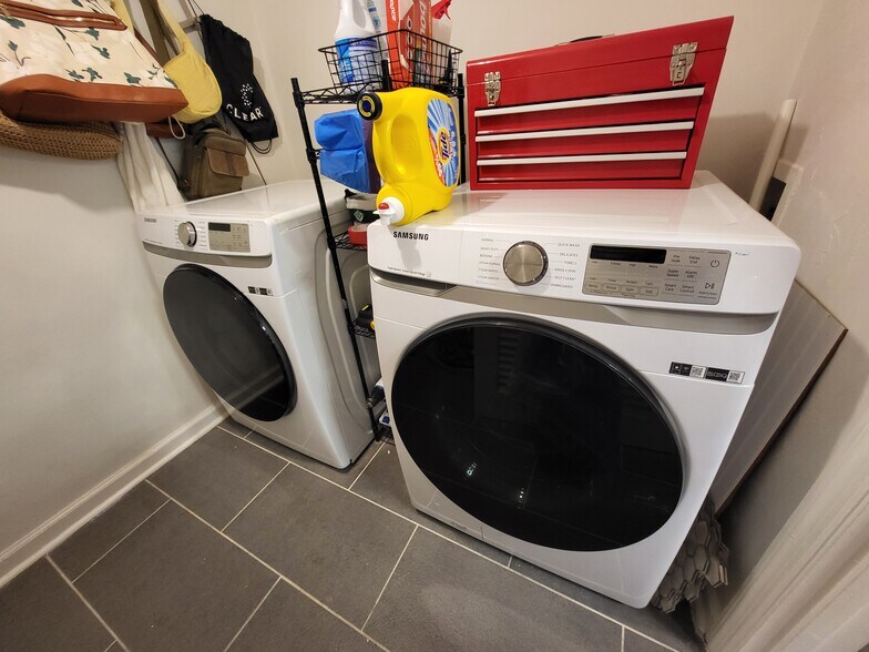 Washer and dryer - 72 Sutton Pl