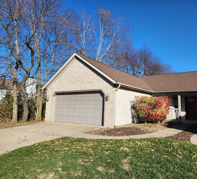 Building Photo - Spacious 2-Bed, 2-Bath Duplex with Attache...