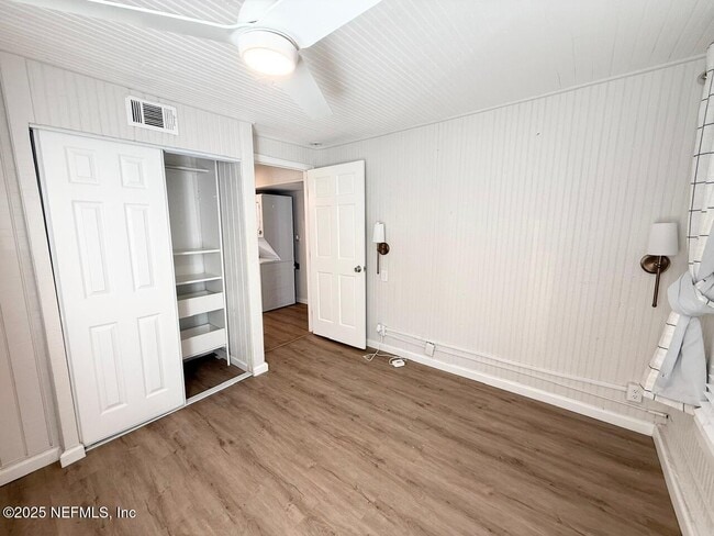 Building Photo - 811 2nd St S