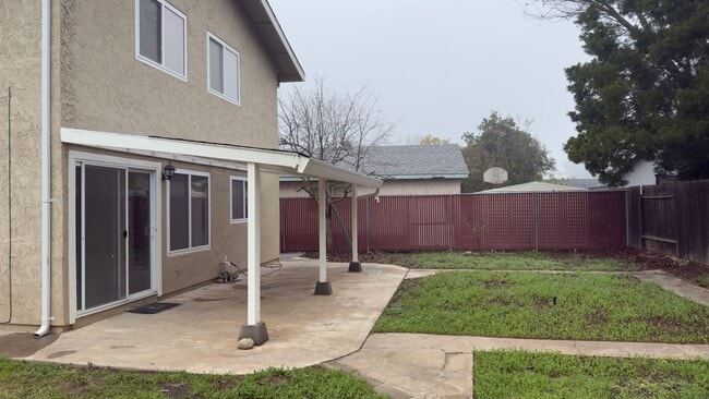 Building Photo - 4 Bedroom | 2.5 Bathroom | Single Family Home in Rosemont Available Now