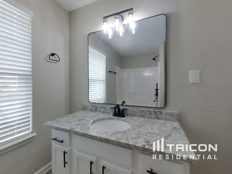 Building Photo - 4635 Christenbury Hills Ln