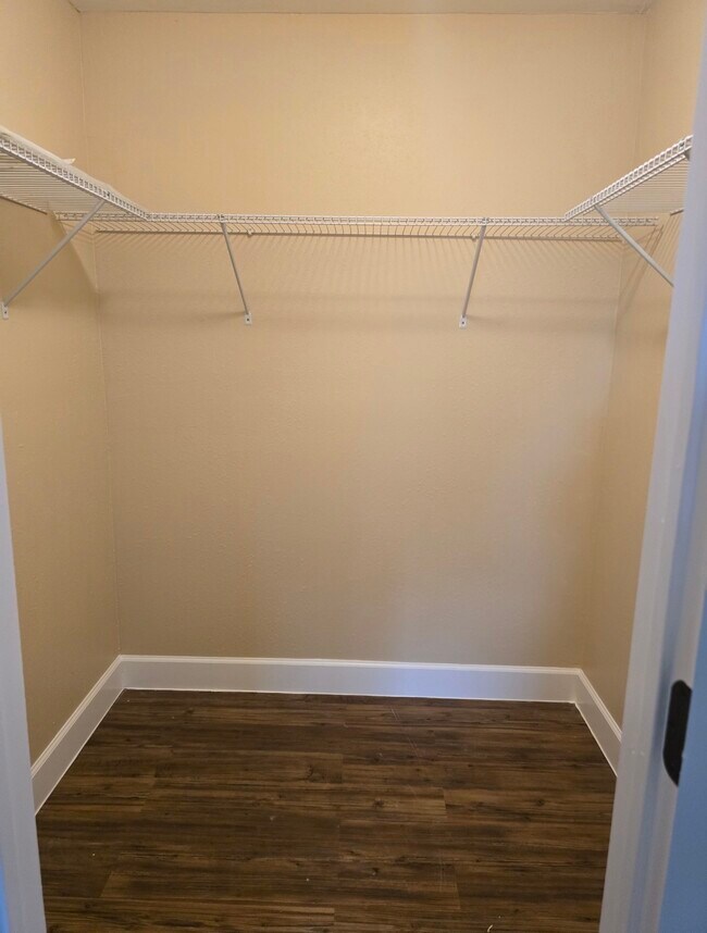 Building Photo - 2023 Barnsley Ln