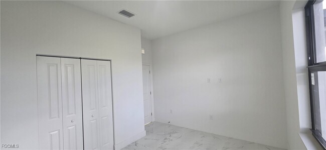 Building Photo - 2013 NE 15th Pl